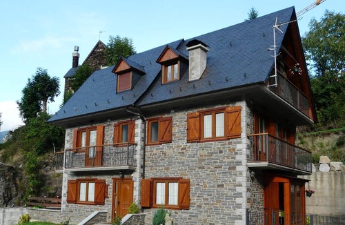 Vielha Ski Chalet | Homerez - Chalet 13 km away from the slopes for 6 ppl. with terrace at Viella