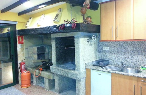 Cuntis House | Homerez - Charming house in Cuntis with private pool