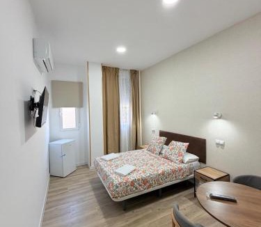 Barajas House | Hospedaje -Canal de Suez 11 B-Local