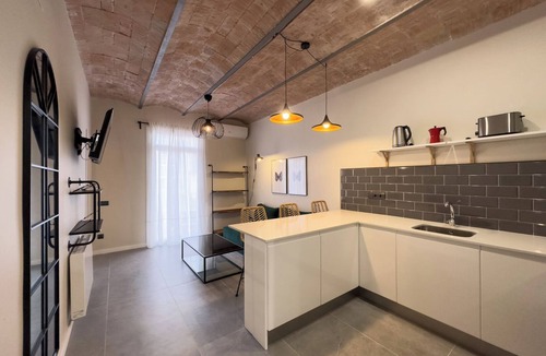 Hostafrancs Apartment | Hostafrancs 2h - Two Bedroom Apartment, Sleeps 3