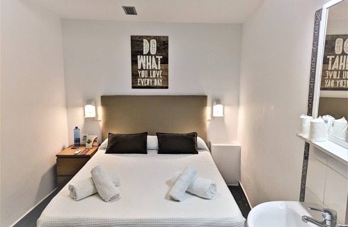Sant Gervasi Hotel | Hostal Alogar