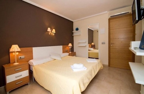 Santa Eulalia del Rio Hostel | Hostal Cala Boix