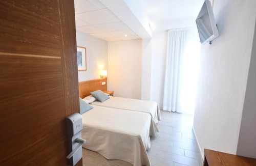 Sant Antoni de Portmany Hostel | Hostal Mallorca