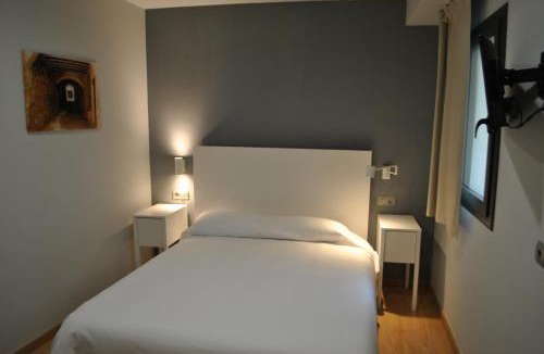 Cervera Hotel | Hostal Universitat