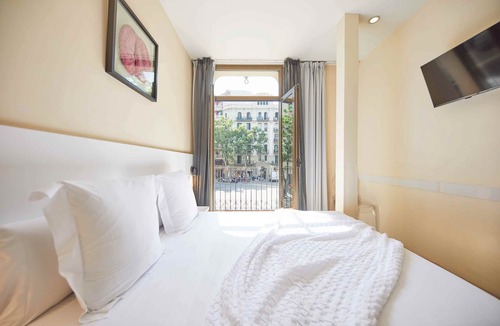 La Sagrada Familia House | Hostemplo Sagrada Familia
