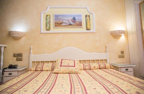 Dosbarrios Hotel | Hotel Los Arcos