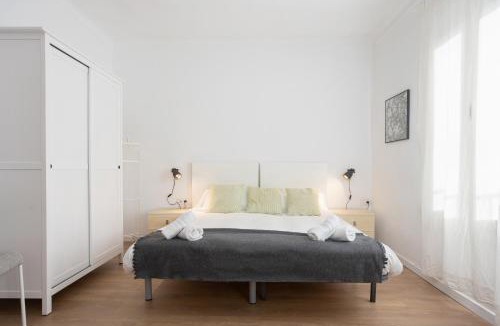 La Sagrada Familia Apartment | Housalia Lepant 3 bedroom apartment 300 meters de Sagrada Familia