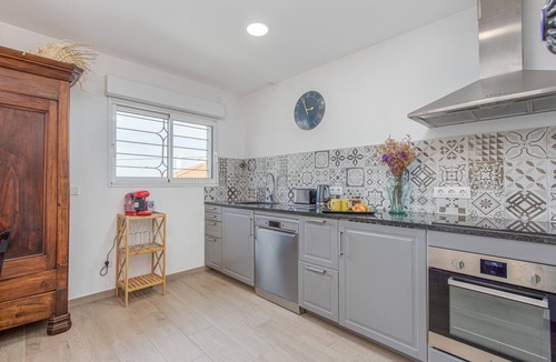 L'Escala Ski Chalet | House Falconera, A/C, private pool, sea view, outdoor dining room, ideal!