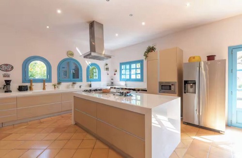 Olivella House | House in the hills of Sitges with garden and pool, for families and groups.
