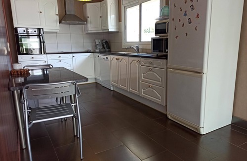 L'Escala Ski Chalet | House Llierca - air conditioning, private pool, barbecue, garden, wifi, parking.