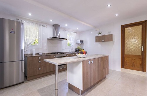 Alcanada Ski Chalet | House on the beachfront with 4 bedrooms, 2 bathrooms and barbecue
