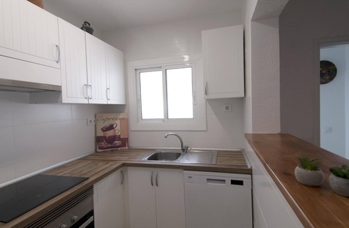 L'Escala Villa | House with community pool and tennis to 500 meters from the beach
