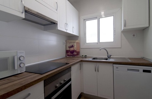 L'Escala Villa | House with community pool and tennis to 500 meters from the beach