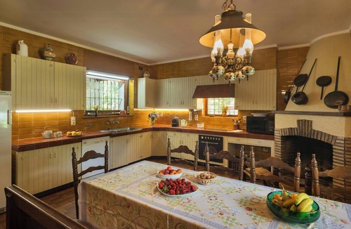 Macanet de Cabrenys House | House with jacuzzi and pool 40 km from Costa Brava