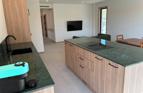 El Catllar Ski Chalet | House with garden, pool and barbecue in front of golf and forest, minutes from the beach.
