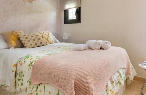 San Julian Apartment | -HSH Suites Metropol- Metropol Apartment in San Julian with garage