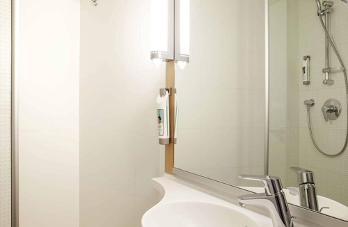 Cornella de Llobregat Hotel | ibis Barcelona Cornella