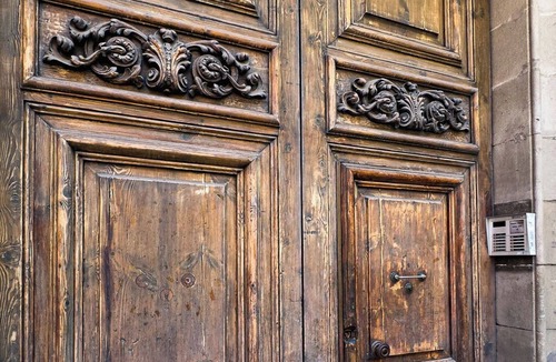 El Born Apartment | Iconic Gothic Quarter apartment, Stunning Views, WiFi, AC. Best location!