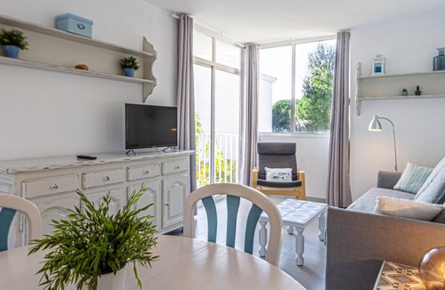 Sant Pol De Mar Apartment | Ideal apartment for families 1km train and shops