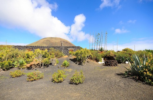 Haria Villa | La Bodega – On a Volcano with Piano, Sea Views, Private Terrace & Wi-Fi