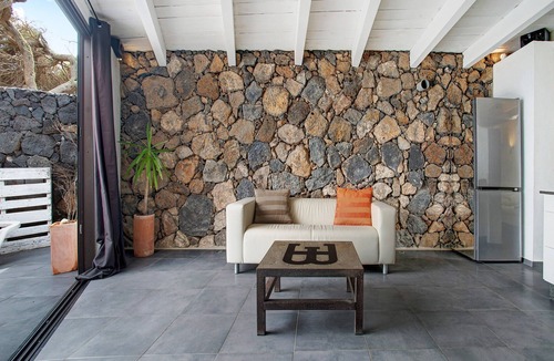 Haria Villa | 'La Bodeguita House' with Sea Views, Private Terrace and Wi-Fi