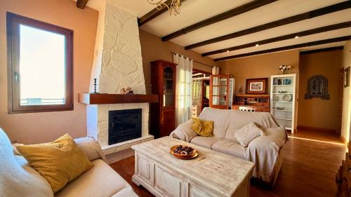 Torrox Ski Chalet | LA CASA ROJA Casa privada con piscina y vistas Zona Torrox