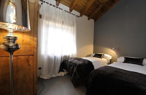 Vilallobent House | La Caseta de Queixans con chimenea