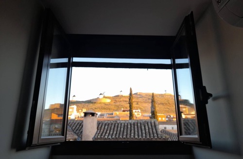 Consuegra Apartment | La Centinela Room, Rural Hotel in Consuegra