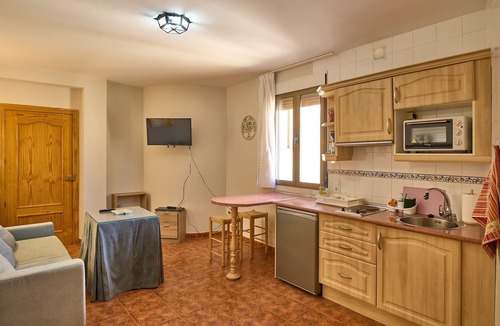 Zuheros Apartment | La Cruz-Zuheros Studio: Cozy Retreat in One of Andalusia’s Most Beautiful Villages