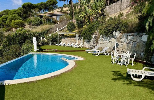 Cabrils Villa | LARGE VILLA WITH INFINITY POOL, A/C, BILLIARDS, GYM 25 MIN FROM BARCELONA