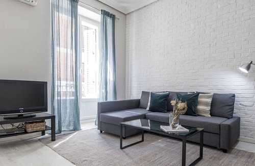 Cortes Apartment | laza de Cibeles-Lovely apartment in Madrid City Center
