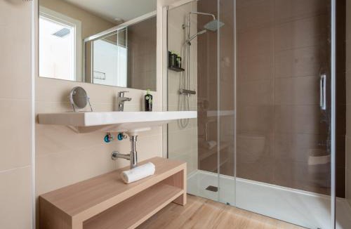 El Camp de l'Arpa del Clot Hotel | Limehome Barcelona Carrer de Besalú 82