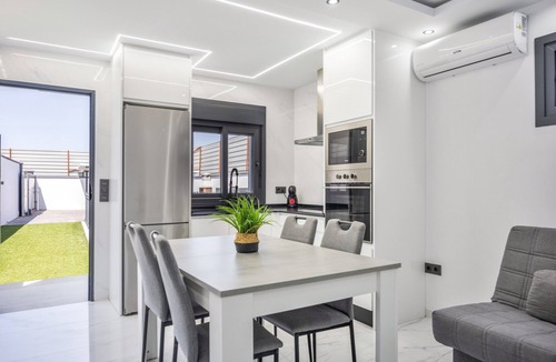 Campano Apartment | Loft Roche: Private Pool, Wi-Fi & AC – Perfect for Couples or Families