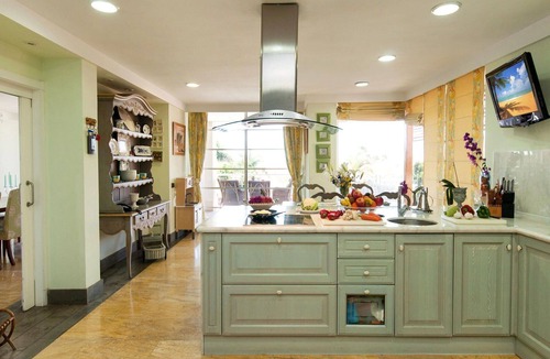Sonnenland House | Lovely apartment in villa for 8 guests with WIFI, private pool, TV and patio