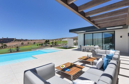 San Bartolome de Tirajana Villa | Lovely apartment in villa for 12 people with WIFI, A/C, private pool, TV, terrace and pets allowed