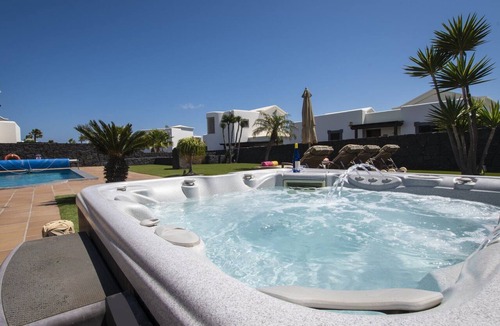 Montana Roja Villa | Marvelous Playa Blanca Villa | 2 Bedrooms | Villa Kagura | Spacious