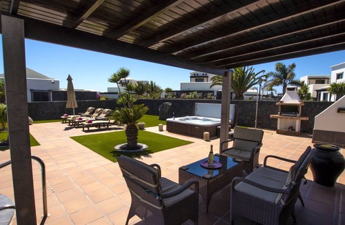 Montana Roja Villa | Marvelous Playa Blanca Villa | 2 Bedrooms | Villa Kagura | Spacious