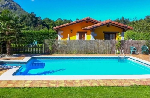 La Portilla House | Mirando al Cuera (Yellow) - apartment with pool in Piedra (Llanes)