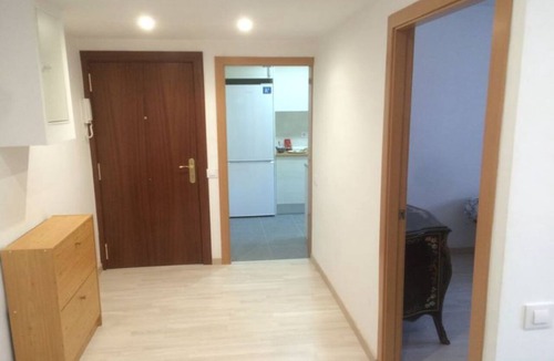 el Bon Pastor Apartment | Modern 2-BdRm Ground Floor w/Free Parking WiFi AC Dishwasher Washer/Dryer Metro!
