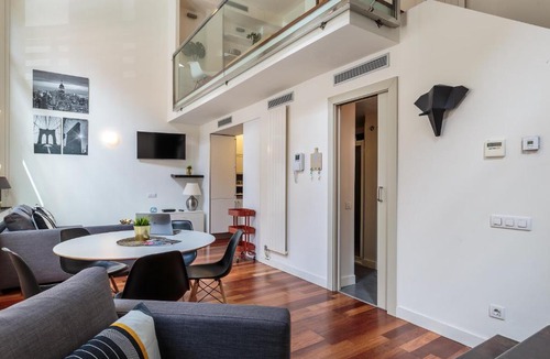 la Vila de Gracia Apartment | Modern and Trendy Duplex next to Paseo de Gracia