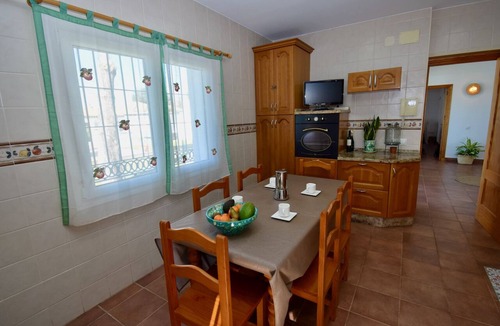 Los Gallos-Cerromolino Villa | Modern Villa Calma with fenced pool