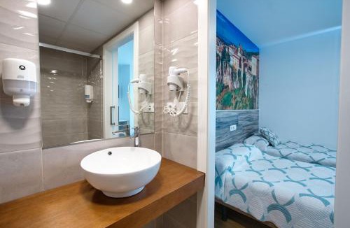 Carboneras de Guadazaon House | New Hostal Cabañas