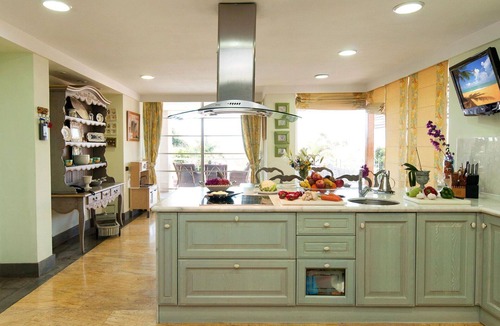 Sonnenland House | Nice apartment in villa for 12 guests with WIFI, private pool, TV and patio