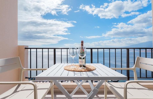 Radazul Apartment | Oceanview Apartment with Balcony