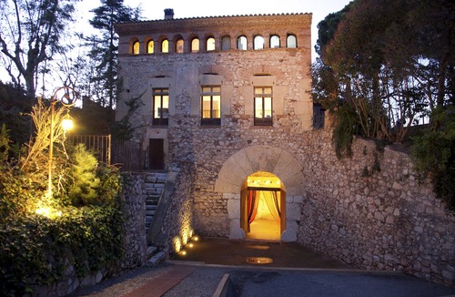 Reus House | Old hydraulic mill completely restored and with all the comforts