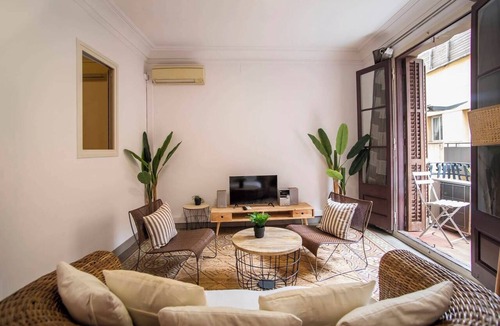 la Vila de Gracia Apartment | P2sal1071- Elegant Apartment in Carrer de Salinas