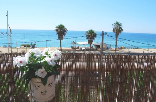 Vilassar de Mar Apartment | Panier en Osier - In front of the Sea