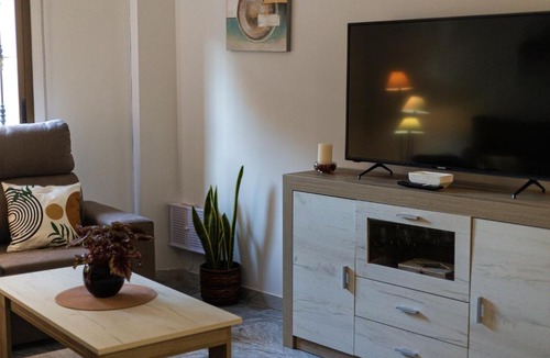 La Trinidad-San Juan y Todos los Santos Apartment | Parking Entre Patios Centro