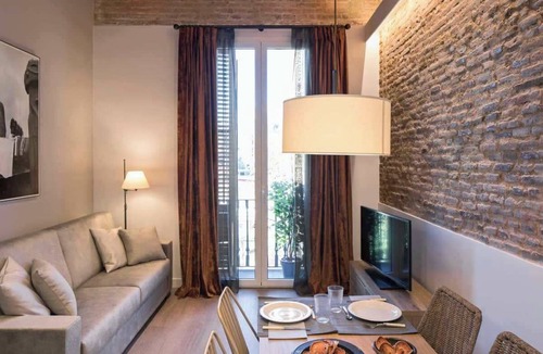 L'Antiga Esquerra de l'Eixample Apartment | Pau Claris | Design 1BR home near Paseo de Gracia