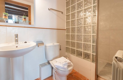 Rupit I Pruit Apartment | Pet-Friendly Apartment 'Can Lo 1' with Mountain View & Wi-Fi